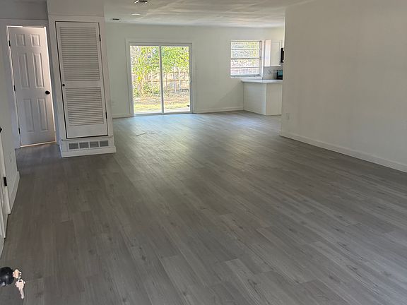2nd image of 806 S Atkerson Ln