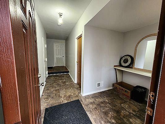 2nd image of 42 Oakville St Floor 1