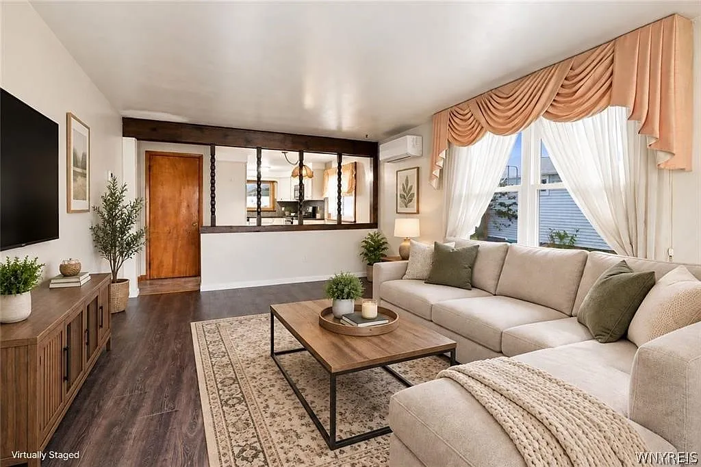 3 bed, 1.0 bath, 1085 sqft, $2,000 — Photo 4