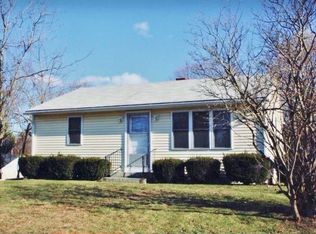 80 Narragansett Ave W, Wakefield, RI 02879