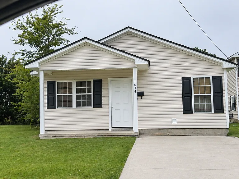 1034 Hunter St — Photo 2