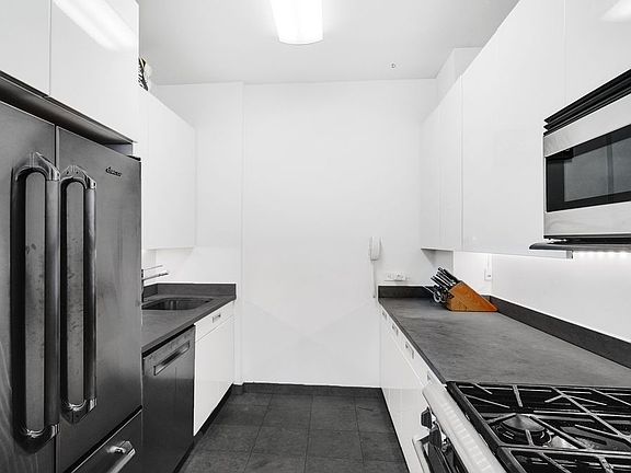 4th image of 99 John St #2