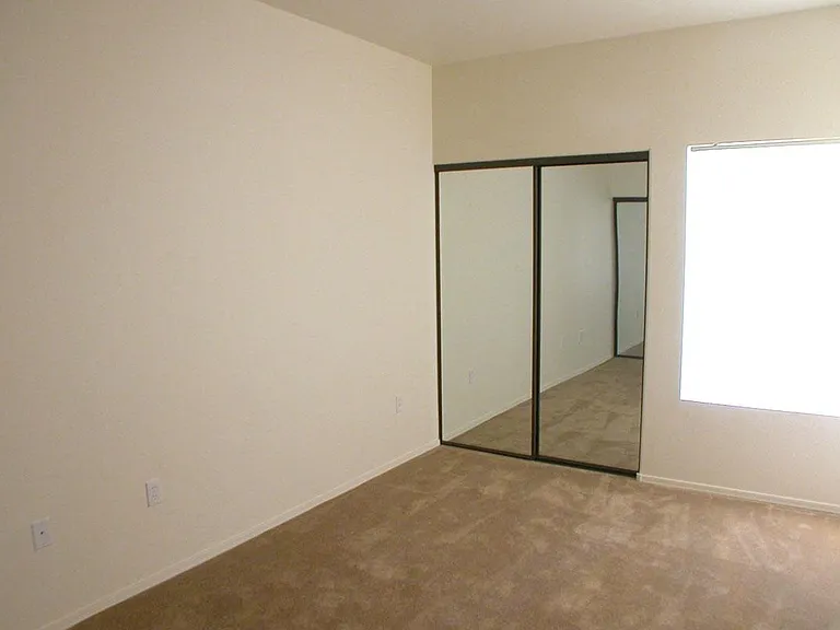 Colonia del Sol Apartments — Photo 33