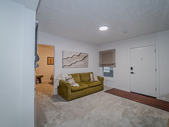 5th image of 936 Rose St