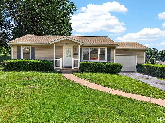 3rd image of 204 Sunshine Dr