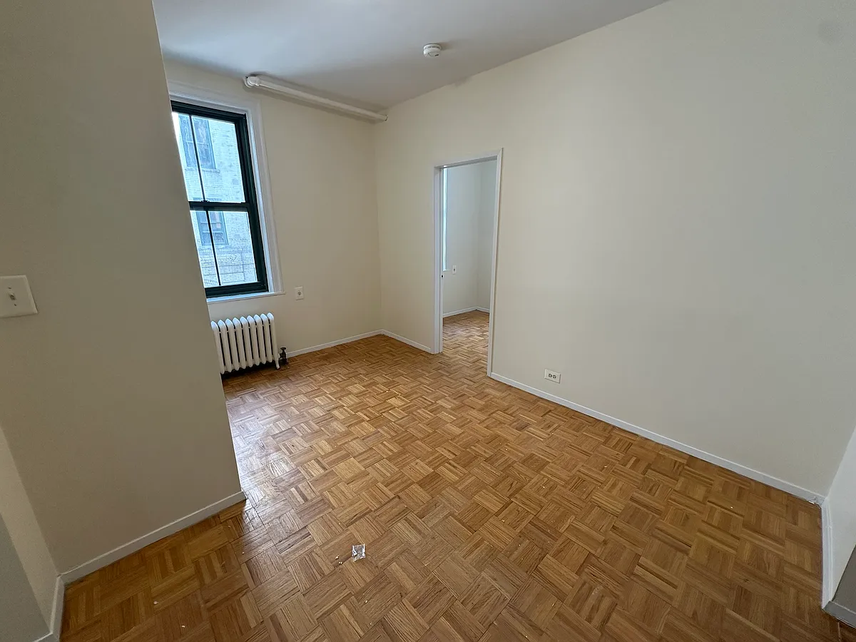 Building Photo - 542 E 79th St #2F