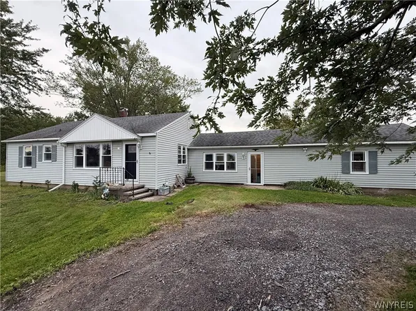 9187 Ellinwood Rd, Corfu, NY 14036