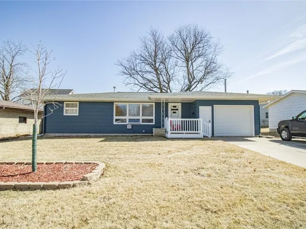 303 S Linn St, Anamosa, IA 52205