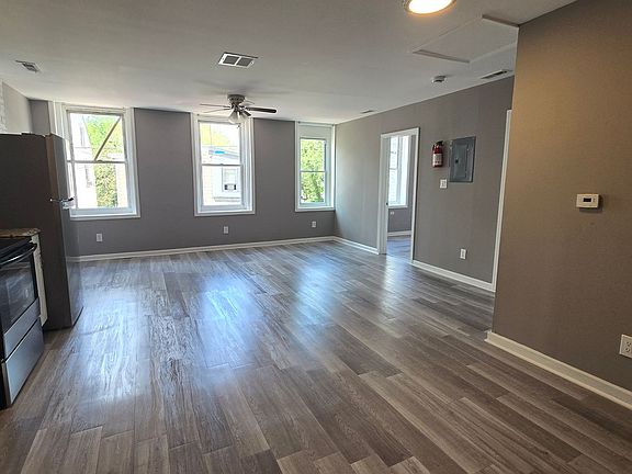 2nd image of 405 York St #2