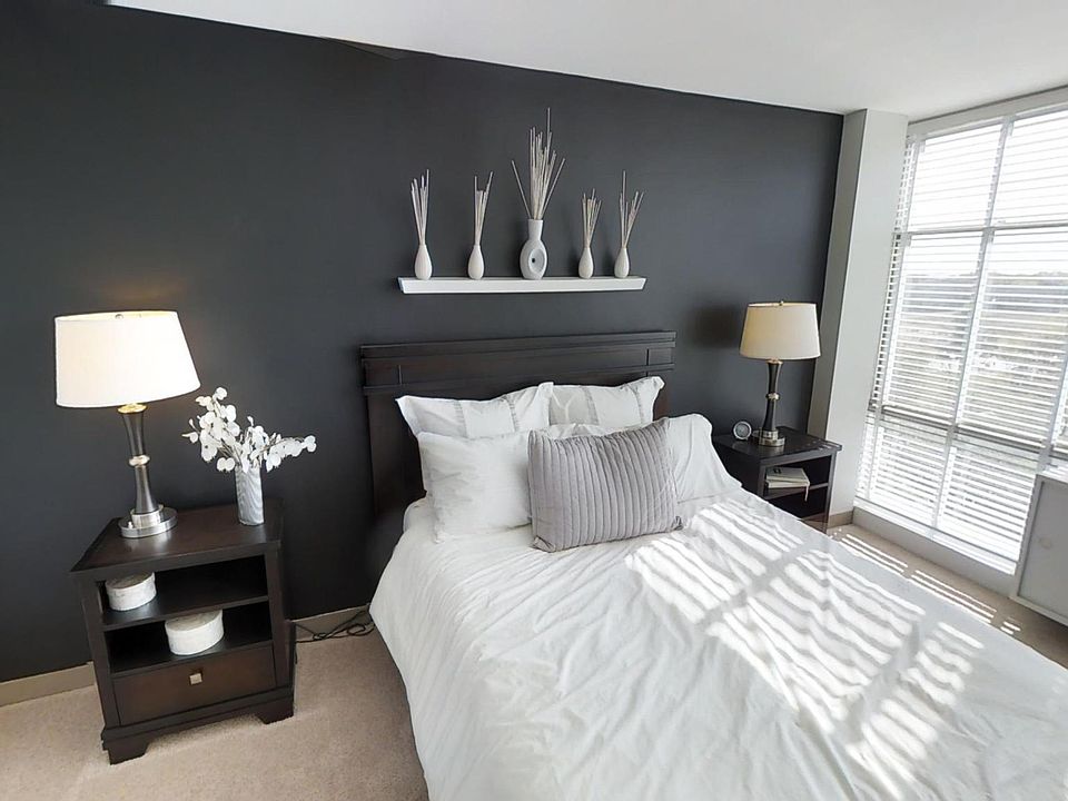 1st image of 2861 S King Dr #1