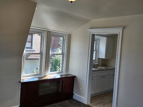 5th image of 207 S Easton Rd Floor 2