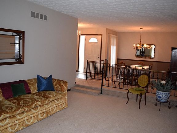 3rd image of 5562 Sir Lancelot Ln