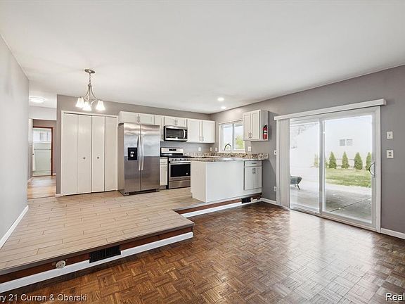 3rd image of 14374 Ramblewood St