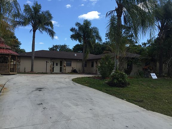 3rd image of 114 NE Caprona Ave