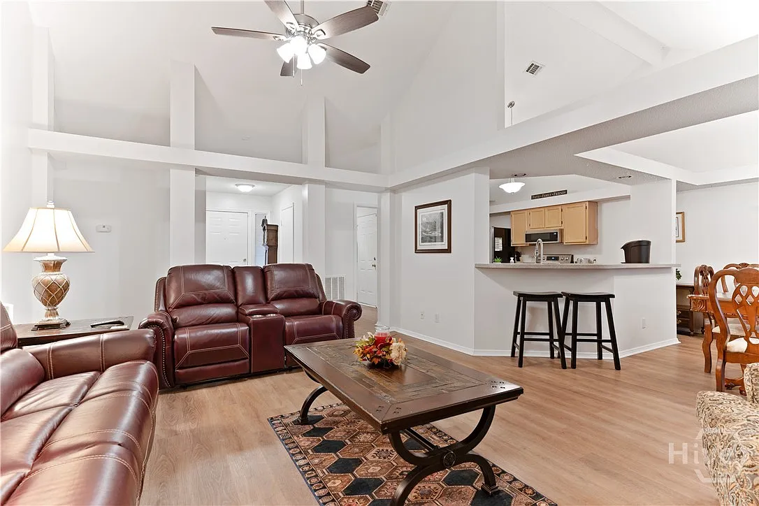 3 bed, 2.0 bath, 1462 sqft, $2,700 — Photo 3