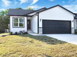 507 Shady Oak Dr, Saint George, KS 66535