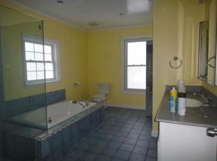 324 Walnut St, Roselle Park, NJ 07204