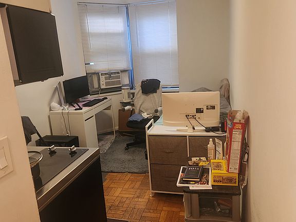 3rd image of 135 E 54th St #Mr1