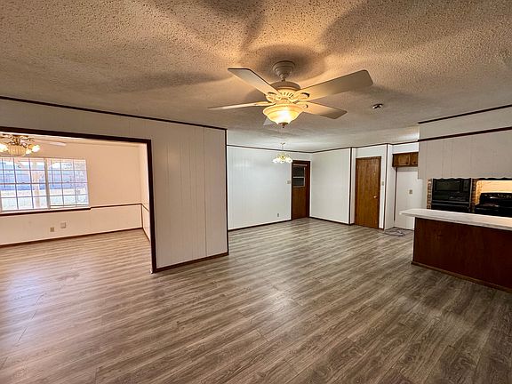 3rd image of 252 Twin Oaks Dr