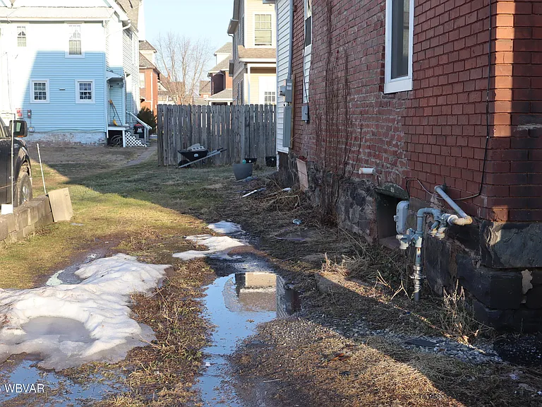 648 Braine St — Photo 12