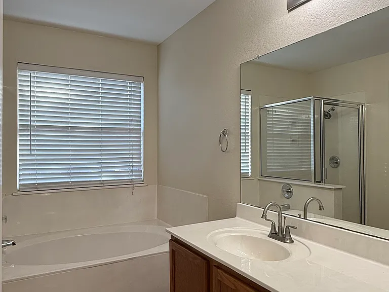311 McCarthur Dr — Photo 16