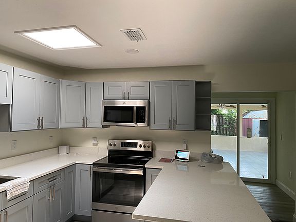 3rd image of 10008 N 27th St