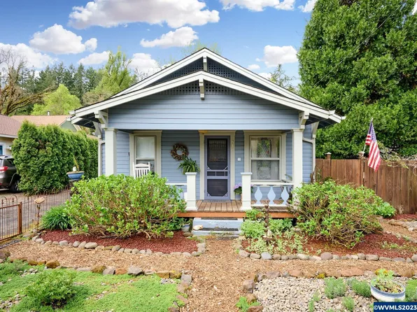 814 Barger St, Silverton, OR 97381