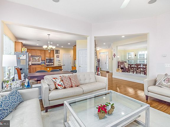 3rd image of 5673 Lierman Cir