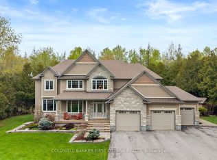 231 Ironstone Ct E, Ottawa, ON K2S0L4