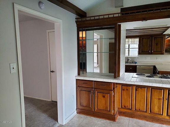 5th image of 328 Eastview Dr