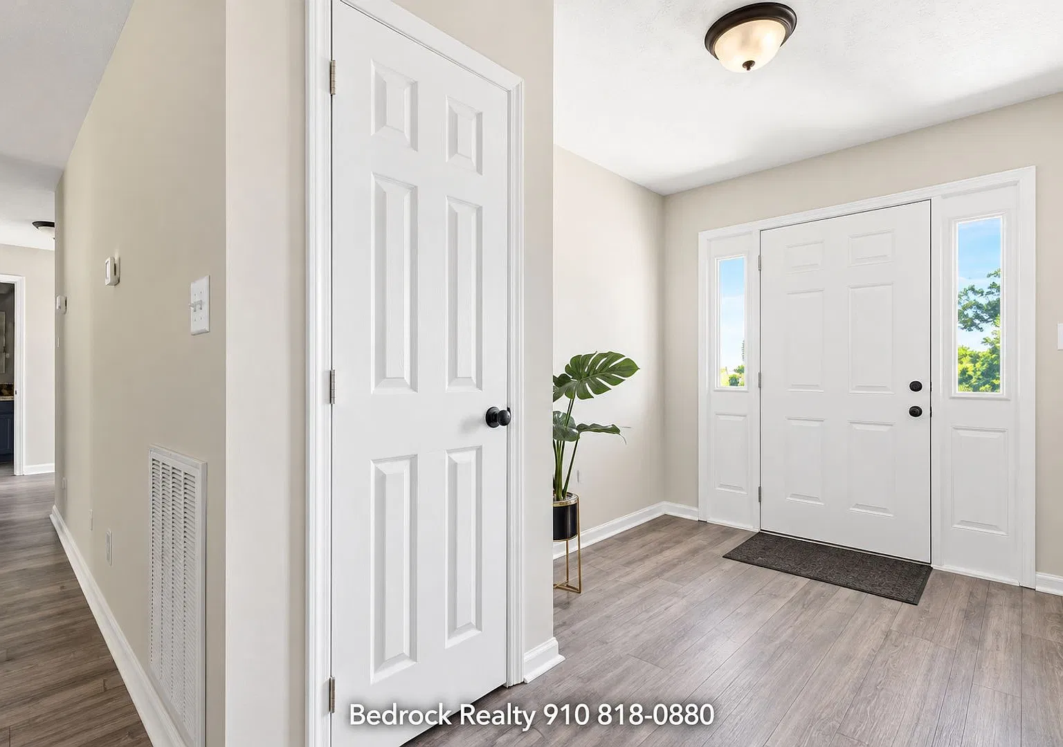 2926 Coachway Drive — Photo 4