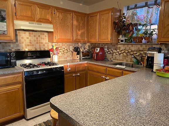 2nd image of 812 Vincent Ave