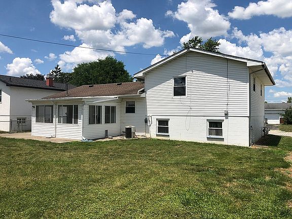 4th image of 833 Brookdale Dr