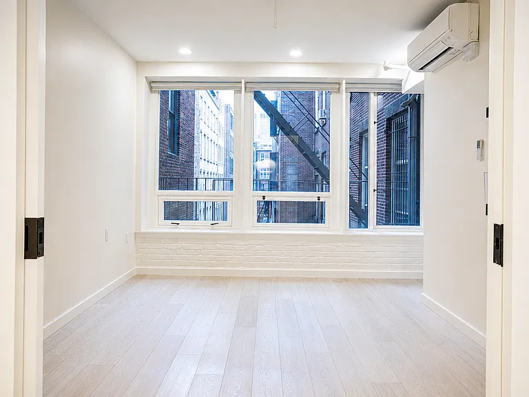118 Spring St #4 — Photo 5