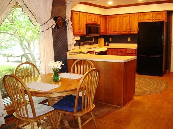 2nd image of 8539 Appleridge Cir