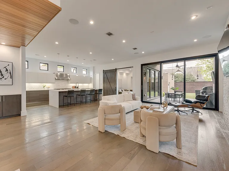 6420 Kenwood Ave — Photo 32