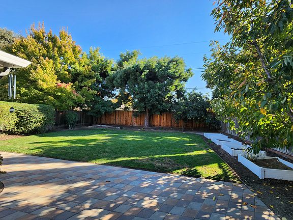 5th image of 1512 Maxine Ave