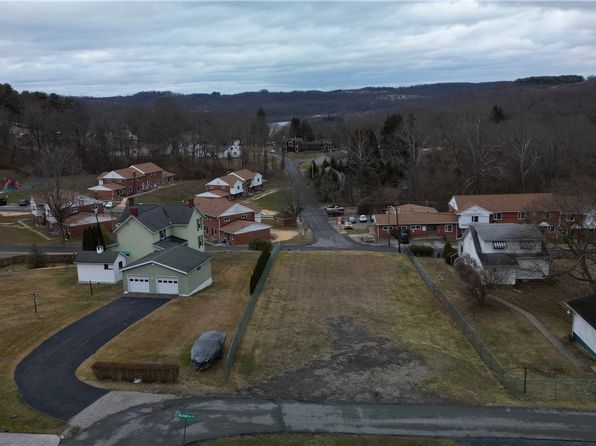 748 Crawford Rd E, Fredericktown, PA 15333