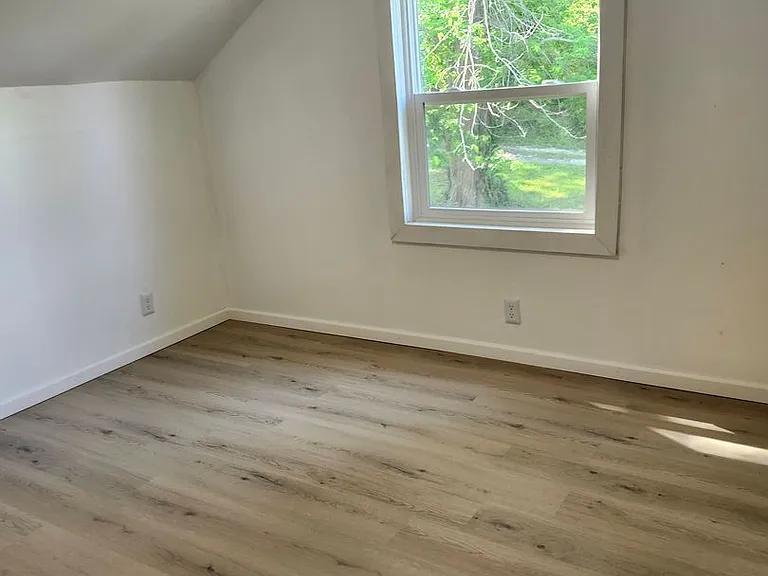 1214 Commercial St — Photo 15