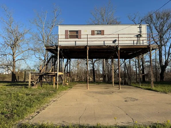 6175 Lake Mary Rd, Woodville, MS 39669