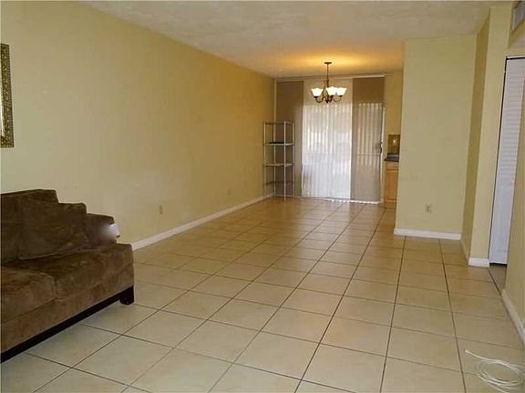 4th image of 7505 SW 82nd St APT 115