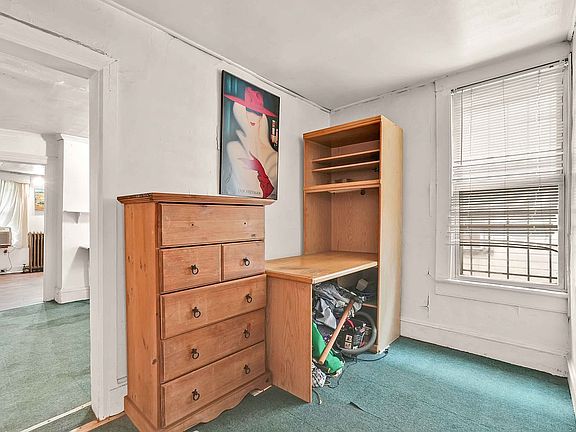 4th image of 207 Bradford St