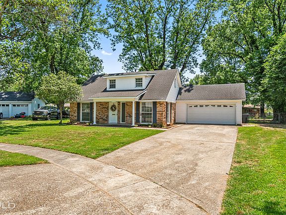 2nd image of 1220 Evangeline Cir