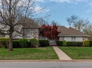 1035 W Red Oak St, Springfield, MO 65803