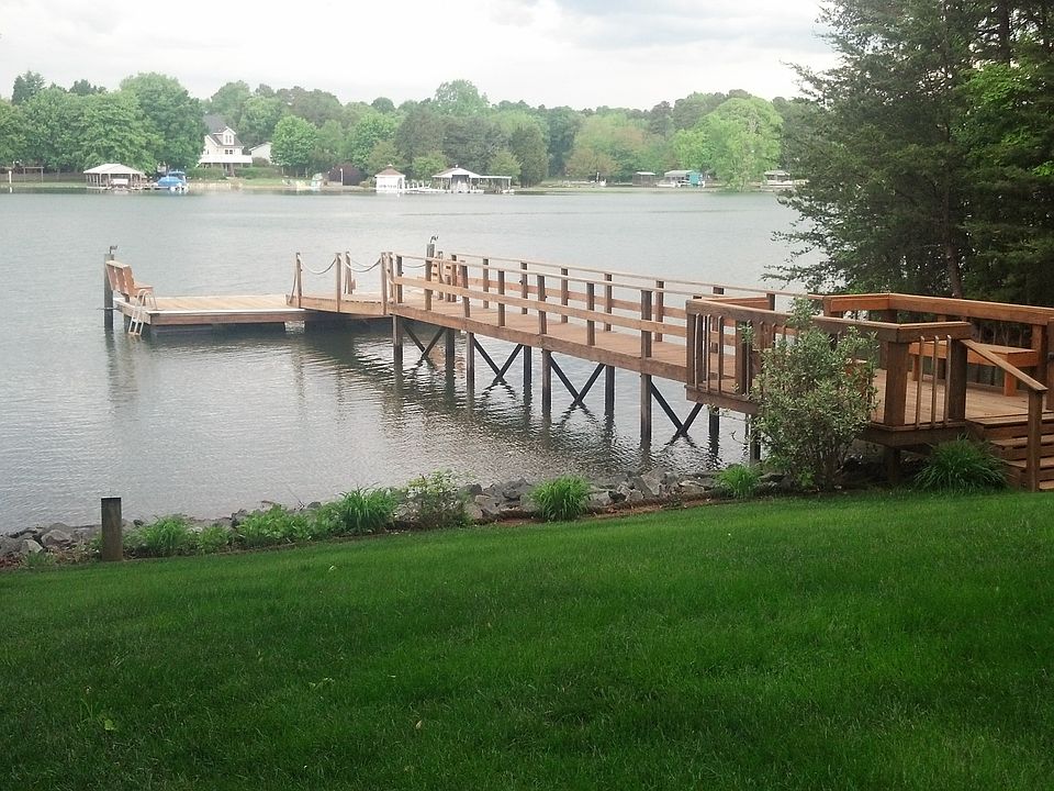 1st image of 176 Pin Oak Ln