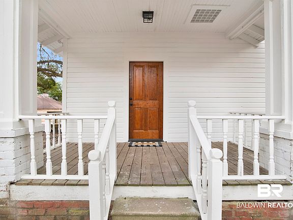 3rd image of 302 1st St