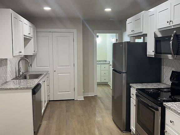 5th image of 221 W Himes St