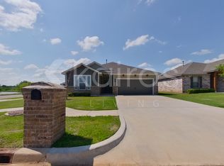 820 NW 4th St, Newcastle, OK 73065
