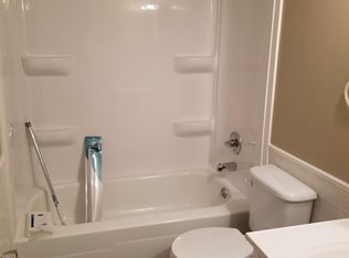 403 W Short St APT 6, Solon, IA 52333