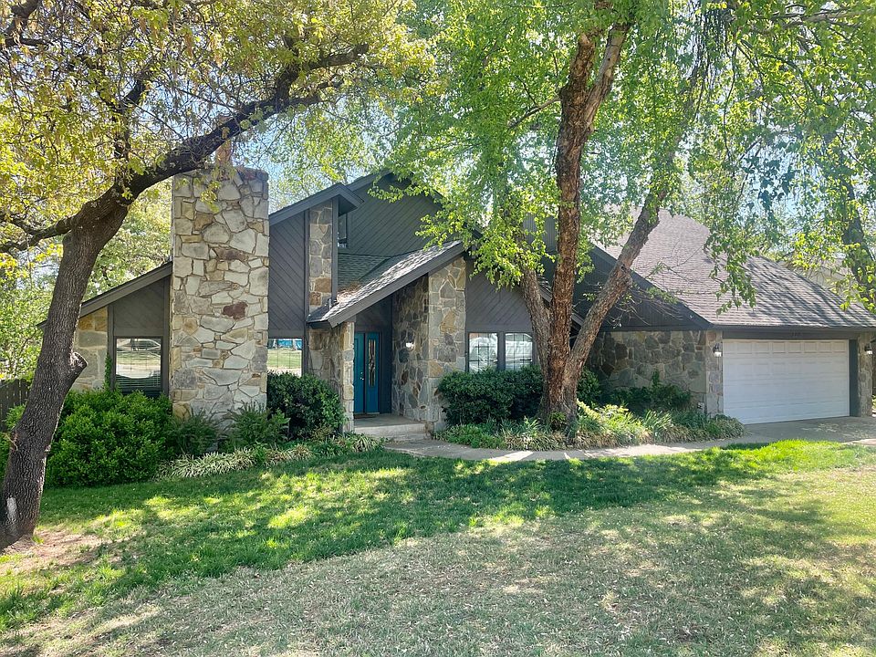 1st image of 2208 Brookwood Dr